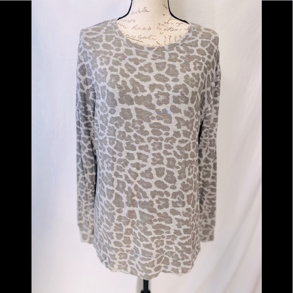 Venus Gray Animal print long sleeve side slits high low front and back Shirt L